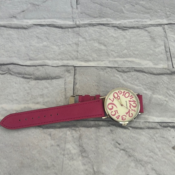 RARE FIND Polaroid fuchsia pink round face watch NEW BATTERY - Picture 3 of 9